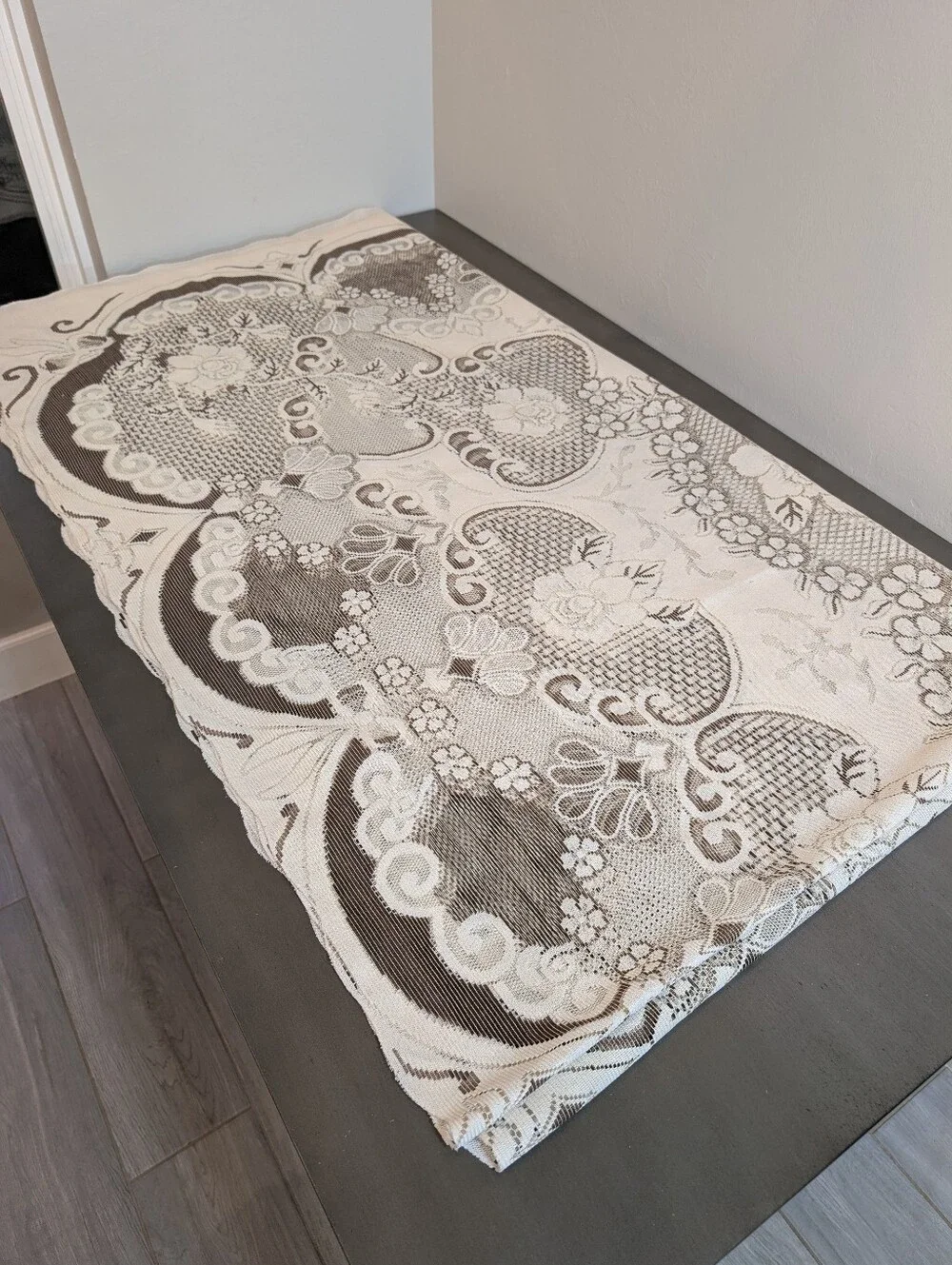 Vintage Sheer Brown Decorative Lace Tablecloth Boho Cottagecore Size 106